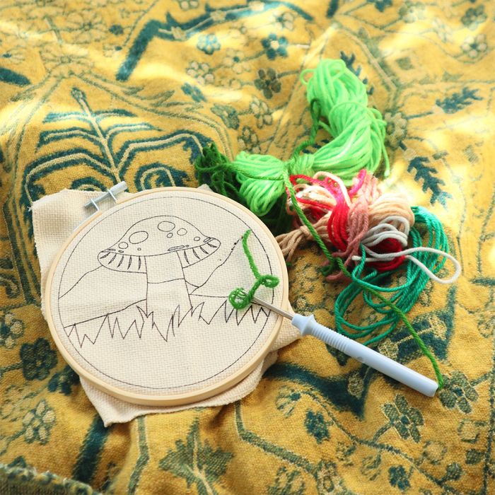 Kikkerland Punch Needle Kit - Mushroom