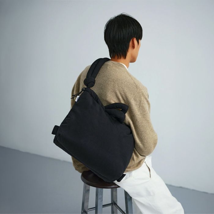 Buy the Ölend Ona Soft Bag in Black | Free UK Delivery