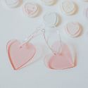 Aloë Acrylic Pink Heart Hoop Earrings