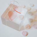Aloë Acrylic Pink Heart Hoop Earrings