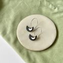 Aloë Black Clay Crescent Moon Hoop Earrings