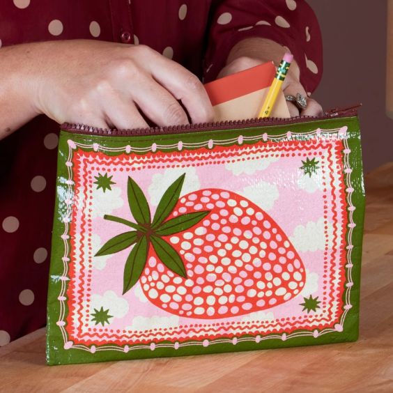 Blue Q Zip Pouch Strawberry Clouds