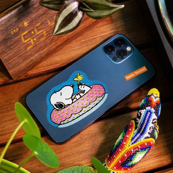 Peanuts Sticker Floating Snoopy